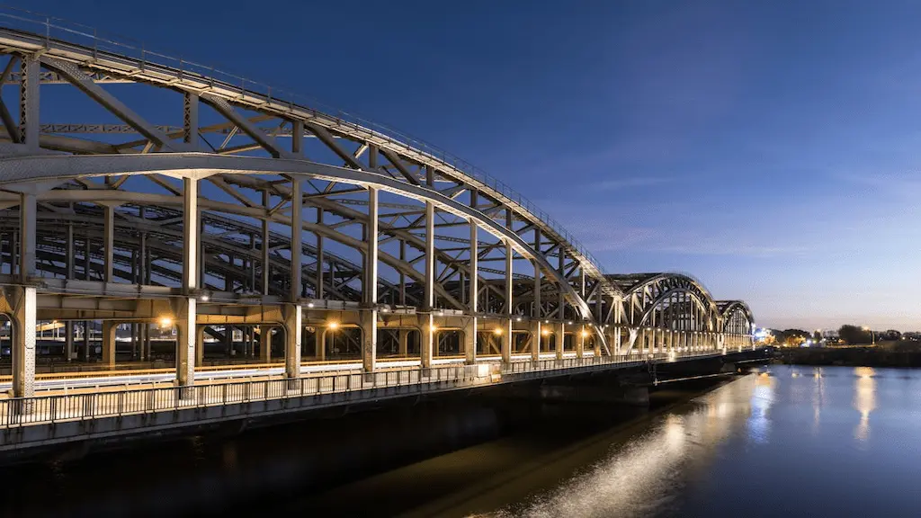 Construction of steel structure bridge